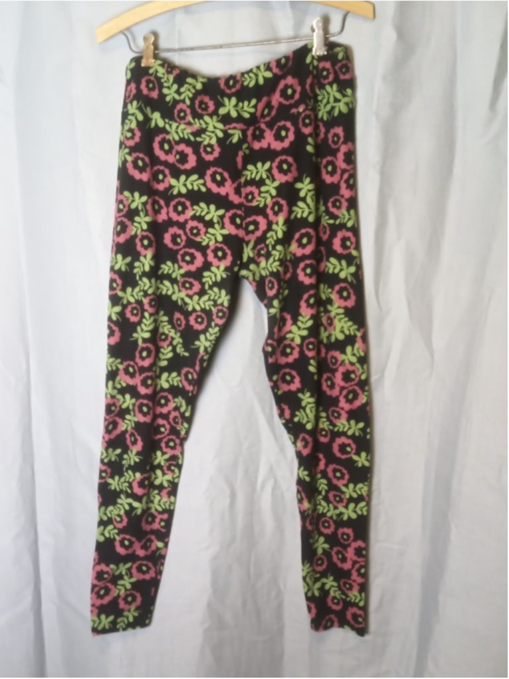 Women's LuLaRoe Leggings Black Pink Floral, Tall & Curvy
